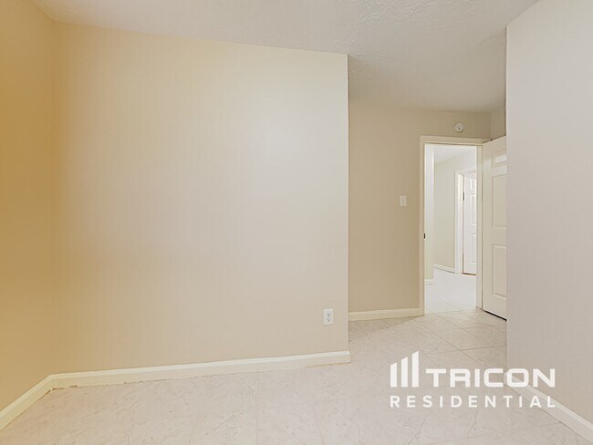 Building Photo - 3446 Edgecreek Dr