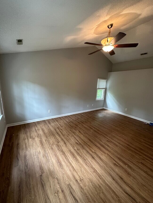 Building Photo - 5409 Rockholly Ct