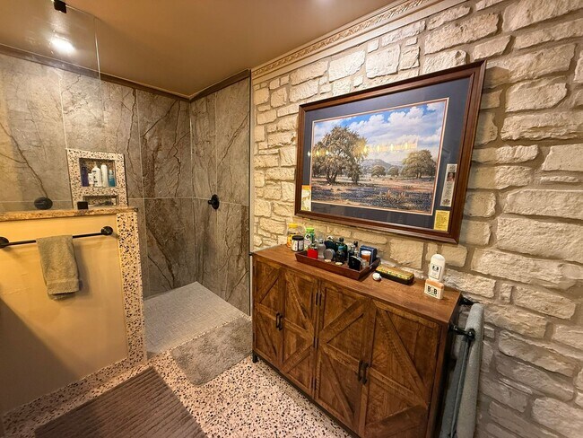 Building Photo - Custom built condo! Country Living! Offered unfurnished OR furnished!