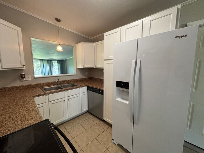 Building Photo - 318 Sprucewood Ln
