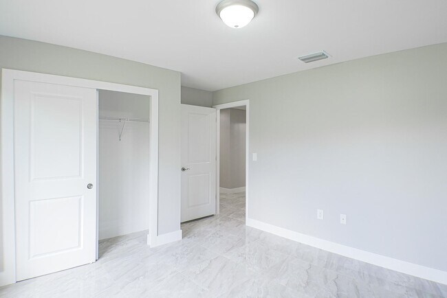 Building Photo - Brand New Duplex 2024 3 beds 2 baths with ...