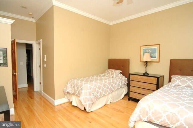 Building Photo - 706 S Bond St