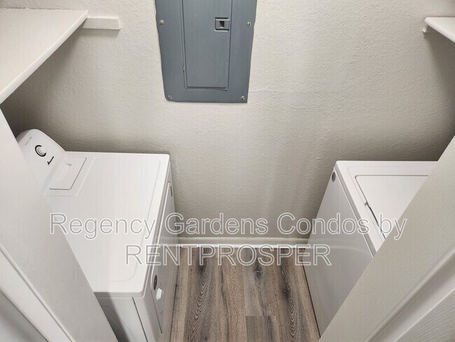 Building Photo - 4425 Thornbriar Ln