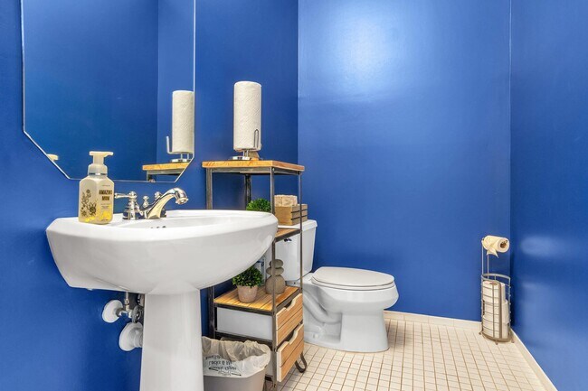 Building Photo - 581 NW 35th Ln