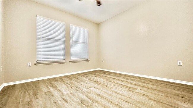 Building Photo - 6617 Piedras Blanco Dr