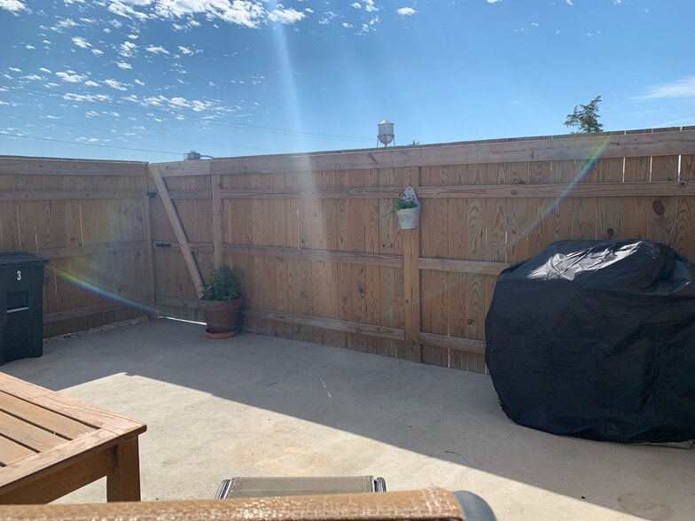 Gas Grill - 412 E Nunnally St