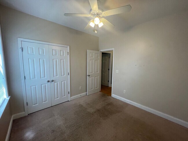 Building Photo - 375 Lullwater Dr