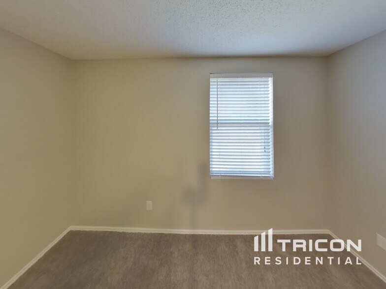 Building Photo - 3005 Deer Ridge Dr