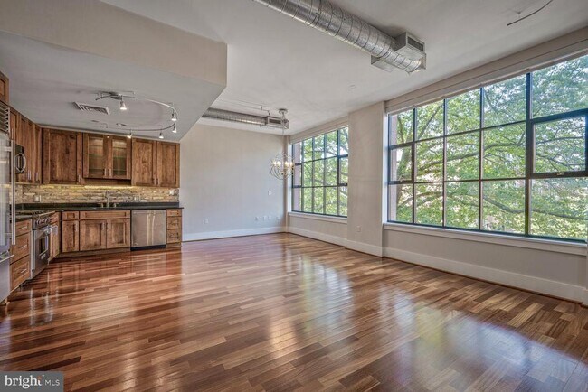 Building Photo - 1600 Clarendon Blvd