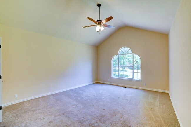 Building Photo - Beautiful home across from Jenks Middle School