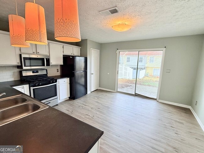 Building Photo - 420 Bainbridge Dr