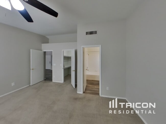 Building Photo - 4432 N 86th Dr