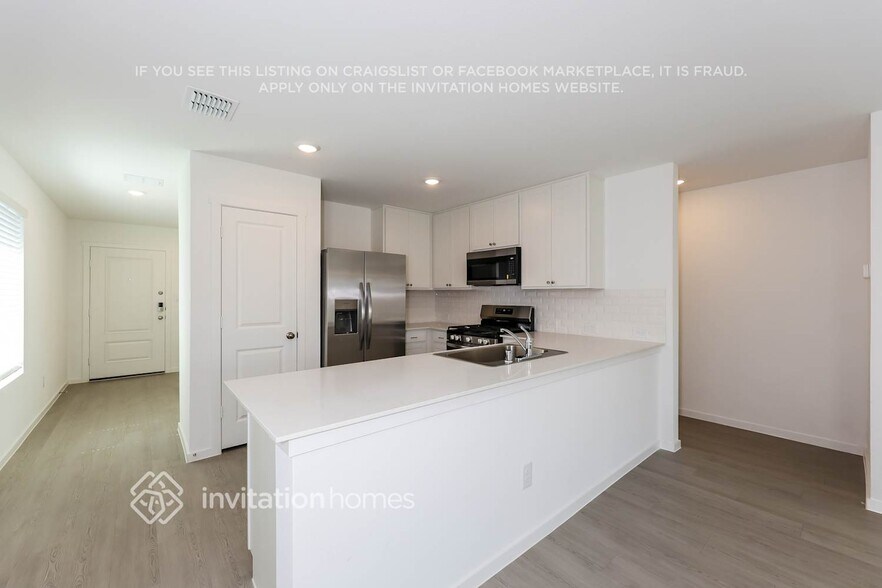 Building Photo - 1834 Sanderling St