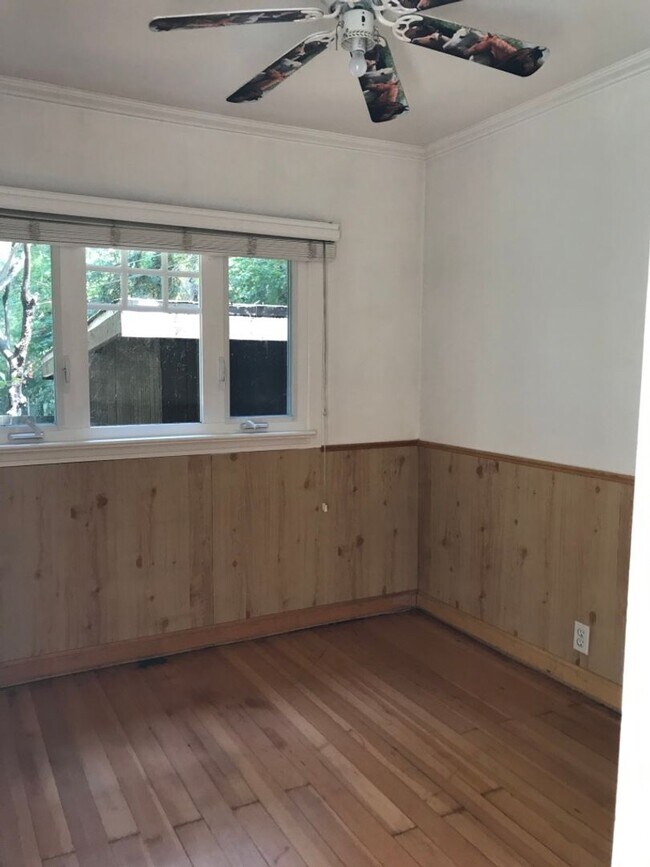 Building Photo - Boulder Creek Cutie