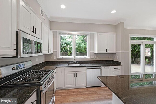 Building Photo - 5108 Warren Pl NW