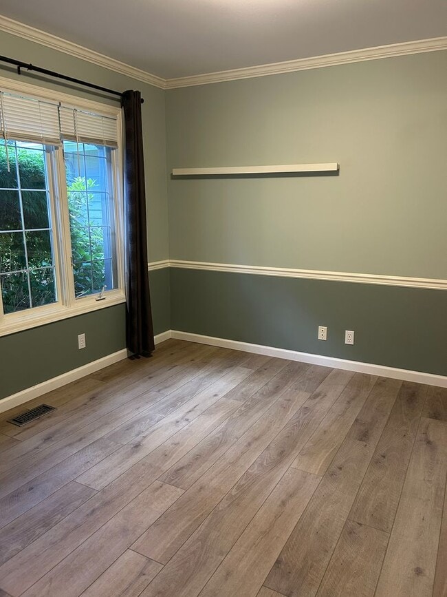 Building Photo - 3bd/2.5ba Redmond Home