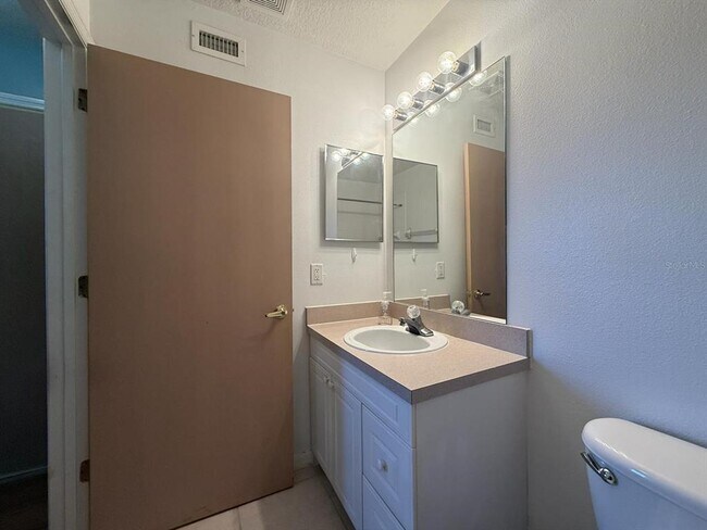 Building Photo - 843 Caribbean Dr