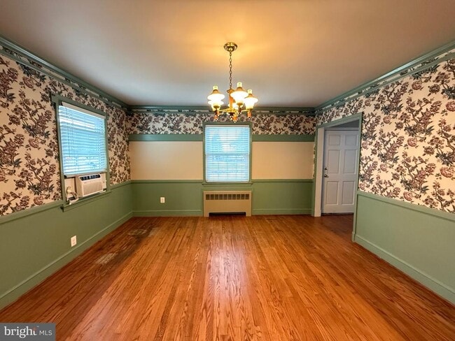 Building Photo - 118 St Marys Ave