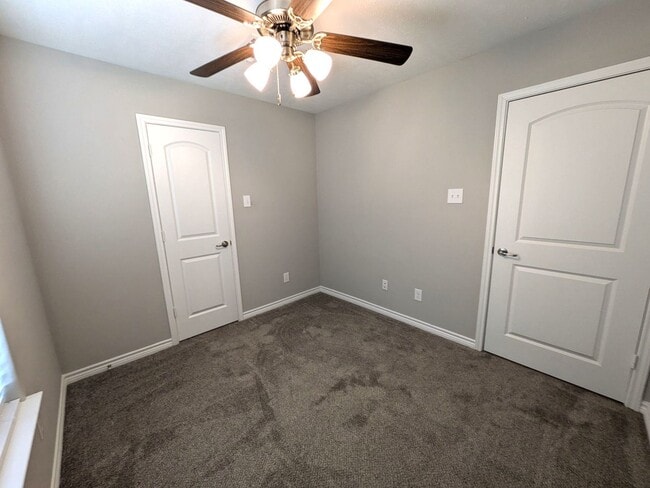 Building Photo - 610 Craig St