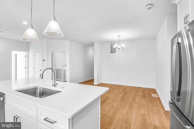 Building Photo - 123 S Washington St