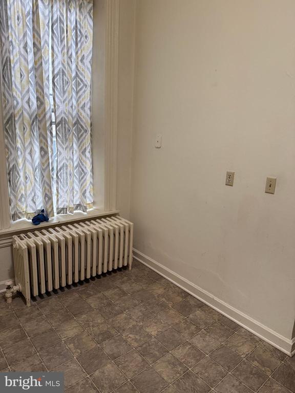 Building Photo - 232 W Main St