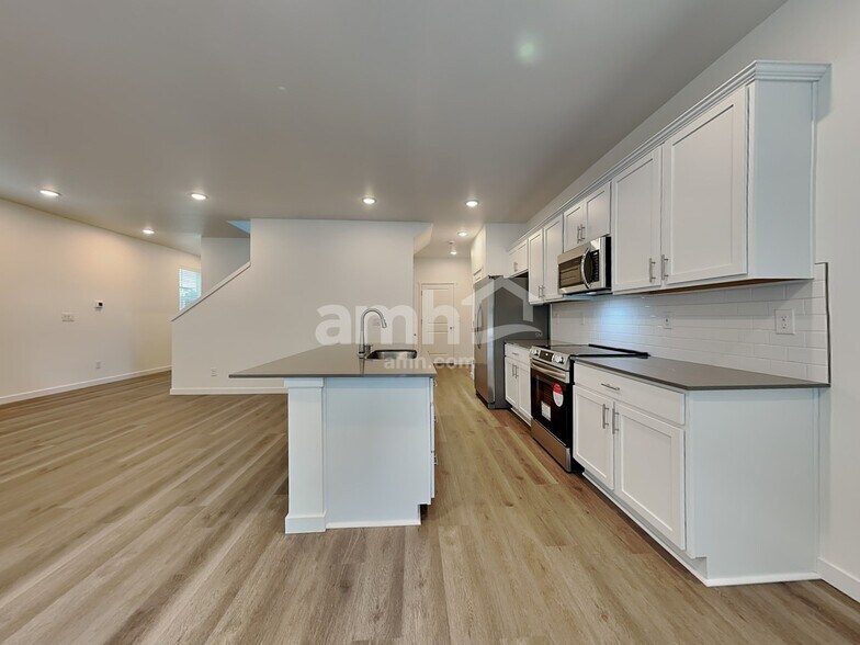 Building Photo - 5019 Washington St SE