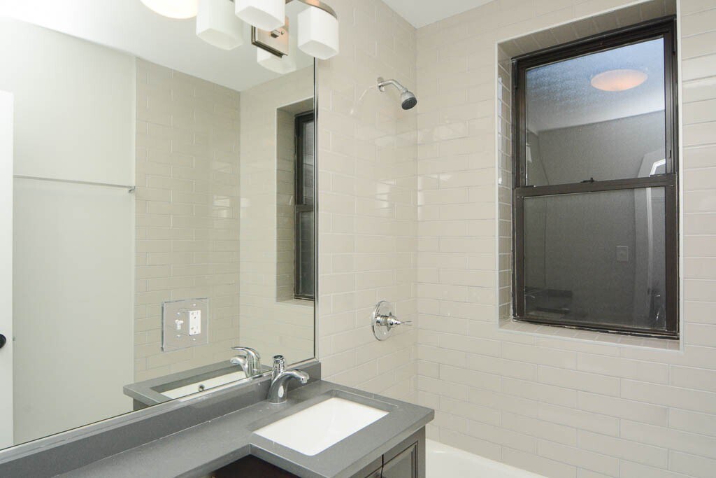 Building Photo - 432.5 W Belden Ave