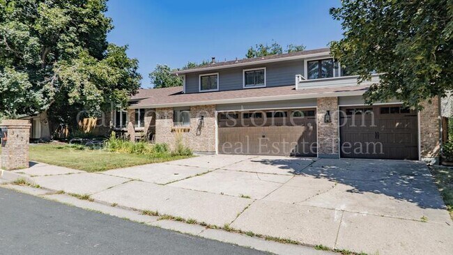 Building Photo - 3427 Clubheights Dr