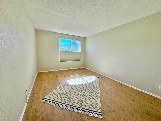 Building Photo - 401 El Cielo Rd