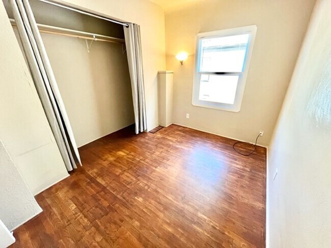 Building Photo - **RESERVE FOR SUMMER 2026** Charming home ...