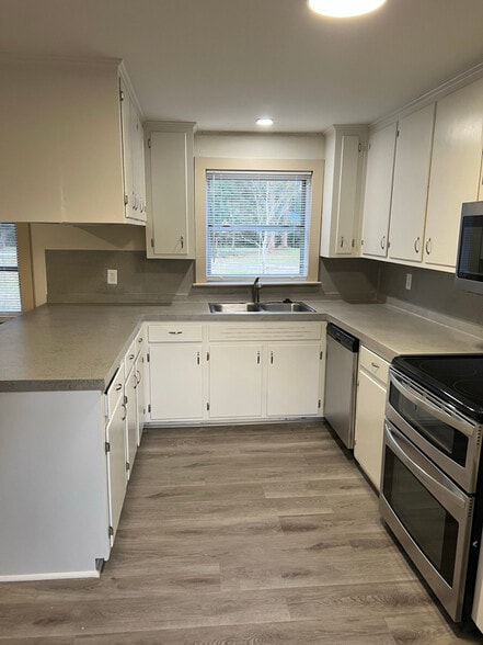 Building Photo - 3124 Club House Rd