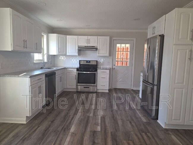 Building Photo - 608 W Martin St