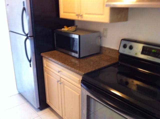 Building Photo - Venetian at North Miami