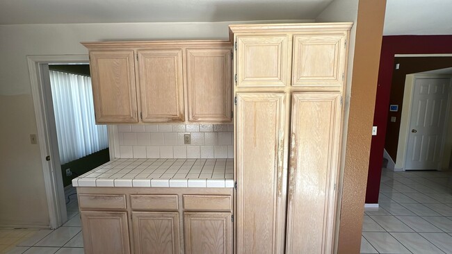 Building Photo - East Palmdale Home