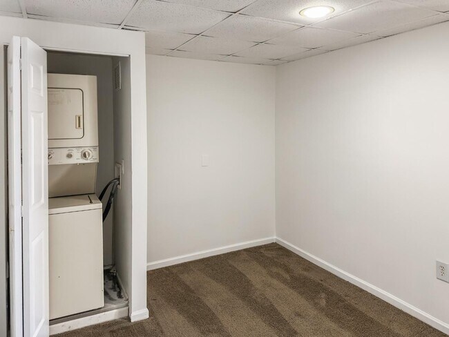 Building Photo - 14 N River St