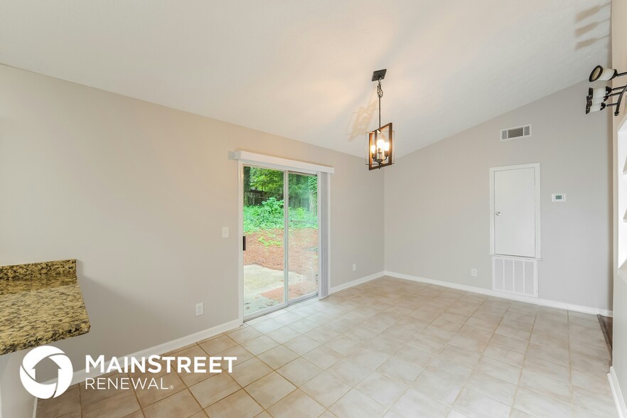 Building Photo - 129 Riverchase Dr