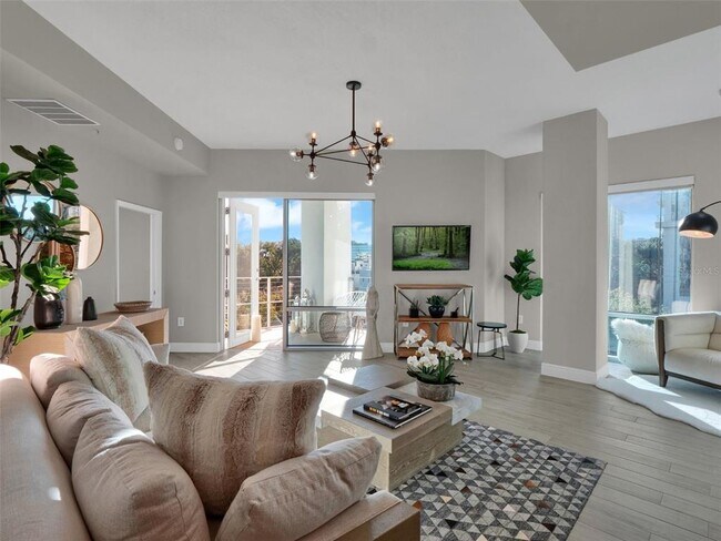 Building Photo - 525 E Jackson St