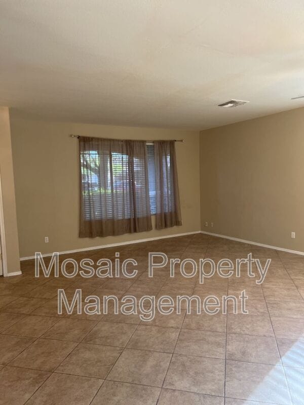 Building Photo - 3938 E Remington Dr