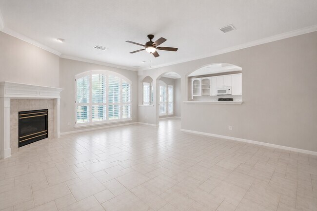 Building Photo - 1303 Red Oak Ct