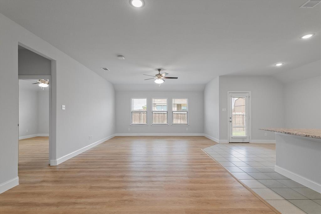 Building Photo - 3006 Cliffview Dr