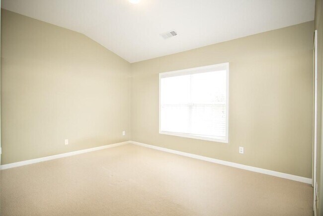 Building Photo - 5720 Pine Oak Dr NW