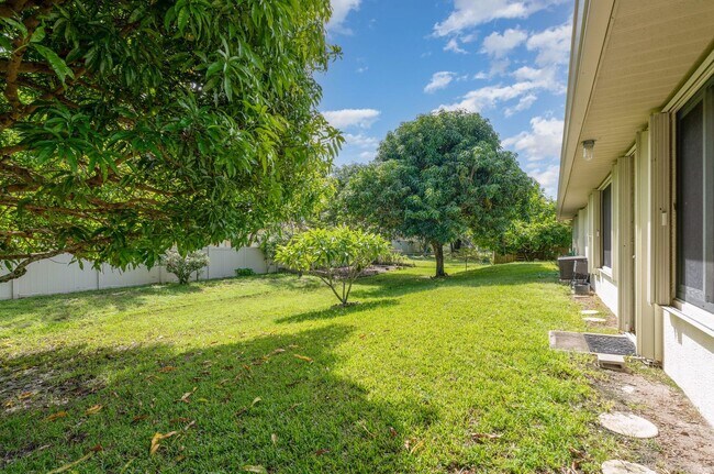 Building Photo - Great Location In NE Palm Bay!