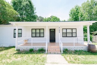 Building Photo - 3 Bedroom Home with Spacious Back yard Close to NCSU!