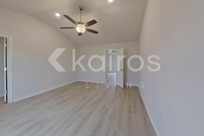 Building Photo - 304 Common Reed Dr