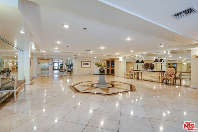 Building Photo - 441 N Oakhurst Dr
