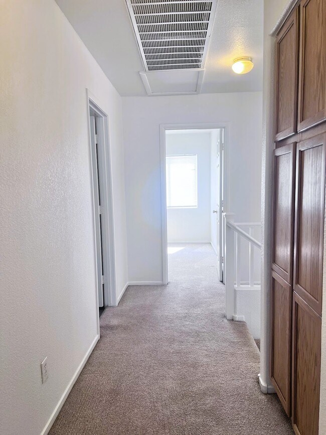 Building Photo - 4451 Sparkle Crest Ave