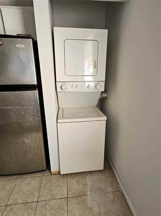 Building Photo - 2511 NW 56th Ave