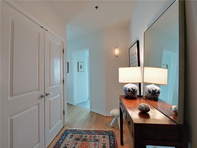 Building Photo - 943 Peachtree St NE