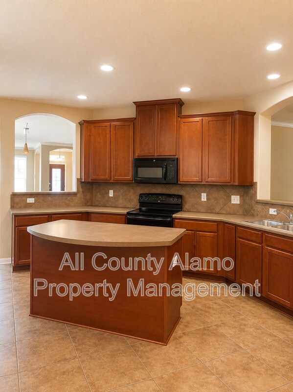 Building Photo - 5565 Saffron Way