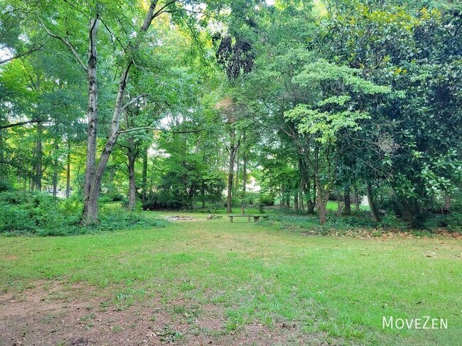 Building Photo - 303 Driftwood Dr